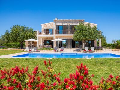 Beautiful modern Country Villa for families