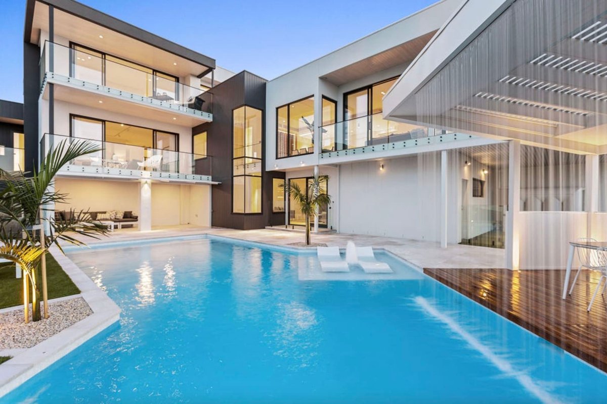 Bayview Luxe Entertainer | Pool & World Class View