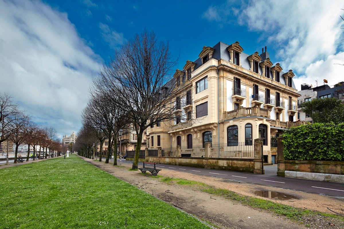 Basque by FeelFree Rentals gallery image 2