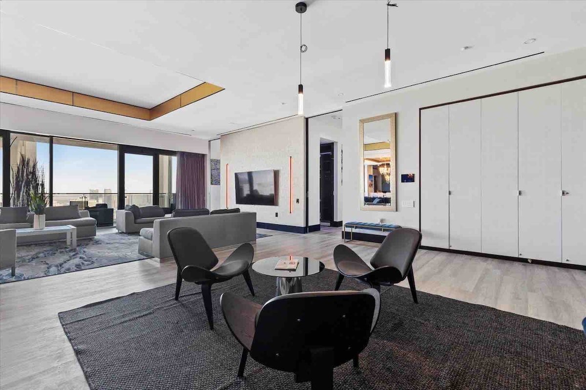 Ultimate Luxury 4,000 sq ft Penthouse Palms Place gallery image 5