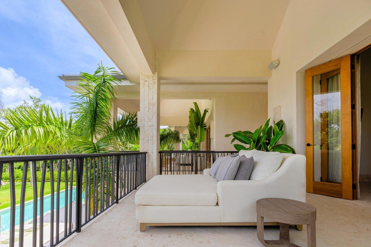 Hacienda A31 – Gorgeous Golf-Front Villa gallery image 4