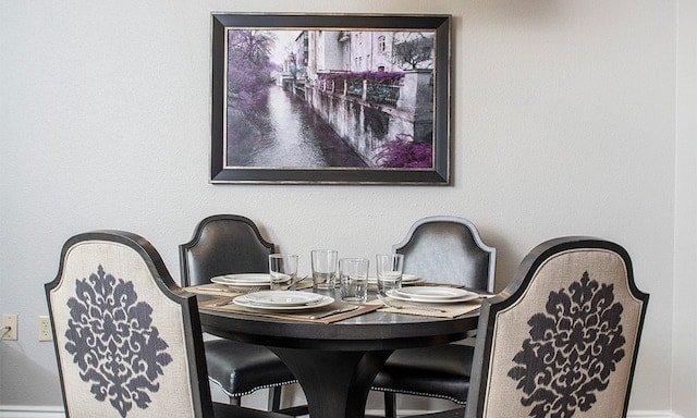 Grand Desert 2BR Suite Oasis | Heated Pools gallery image 3