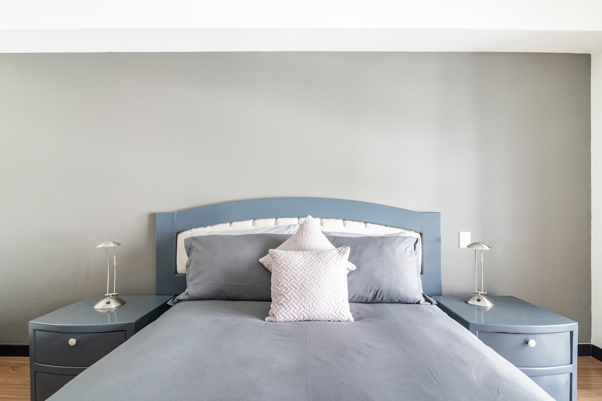 Amazing 3Bdr 3Bth, A/C, great location gallery image 5