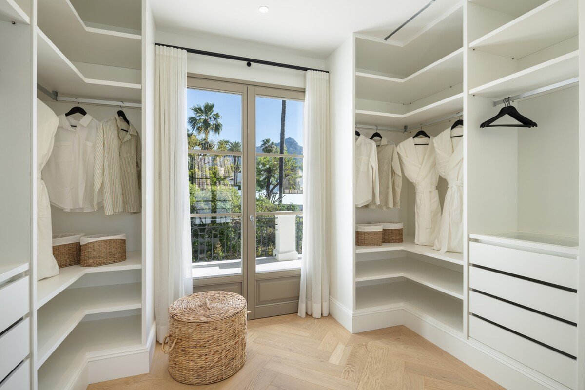 6BR Luxury Villa | Sea Views, Gym, 2 Heated Pools gallery image 3