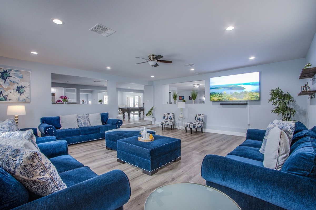 Epic Villa 13min to Strip – Pool, Games 5BR 5.5BA gallery image 2