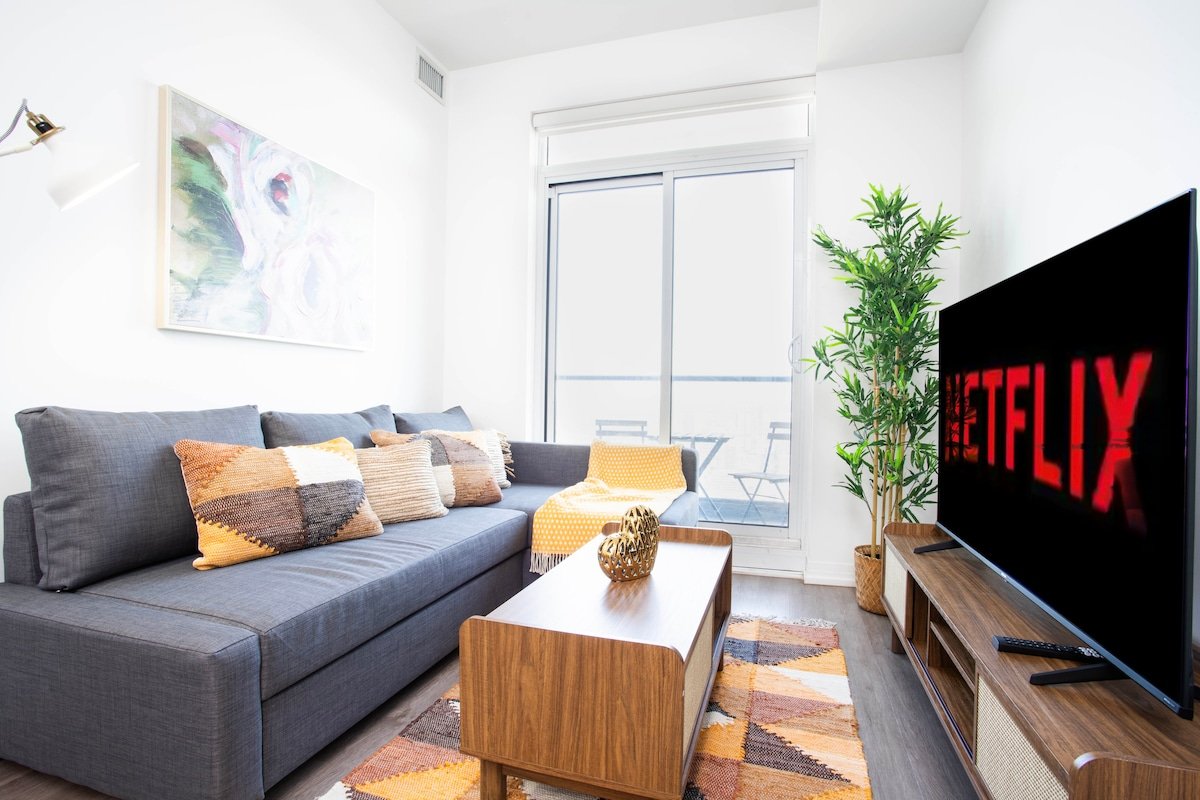 High Rise 2BR near Dundas Eaton Centre Dt Toronto gallery image 2