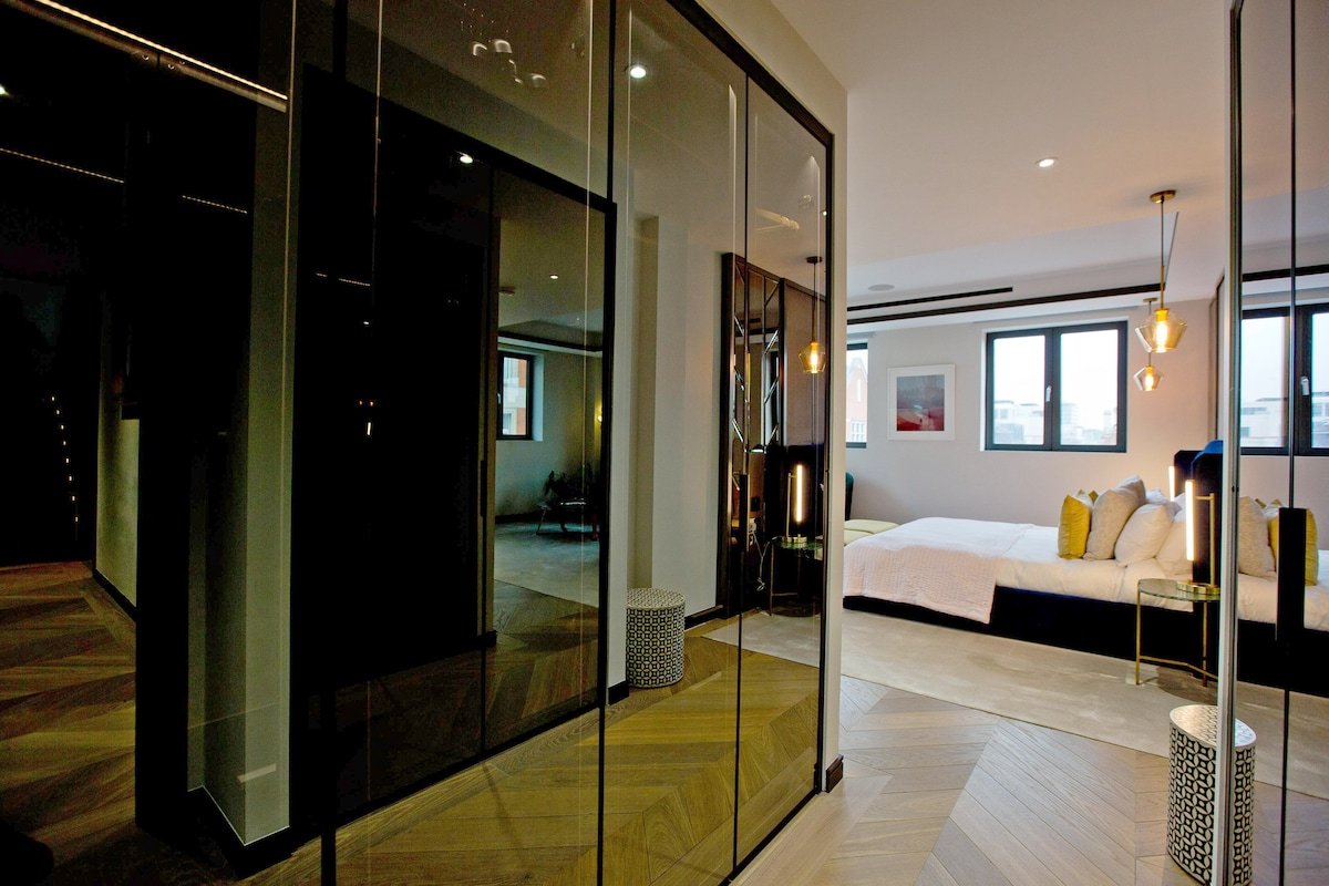 Golden Square Penthouse gallery image 2