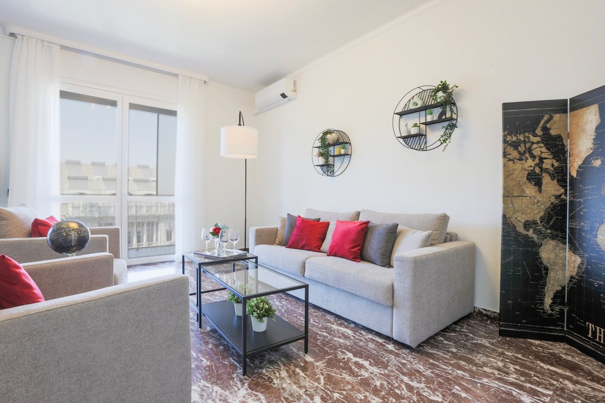 [Urban Elegance] Central Station w/Private Garage gallery image 2