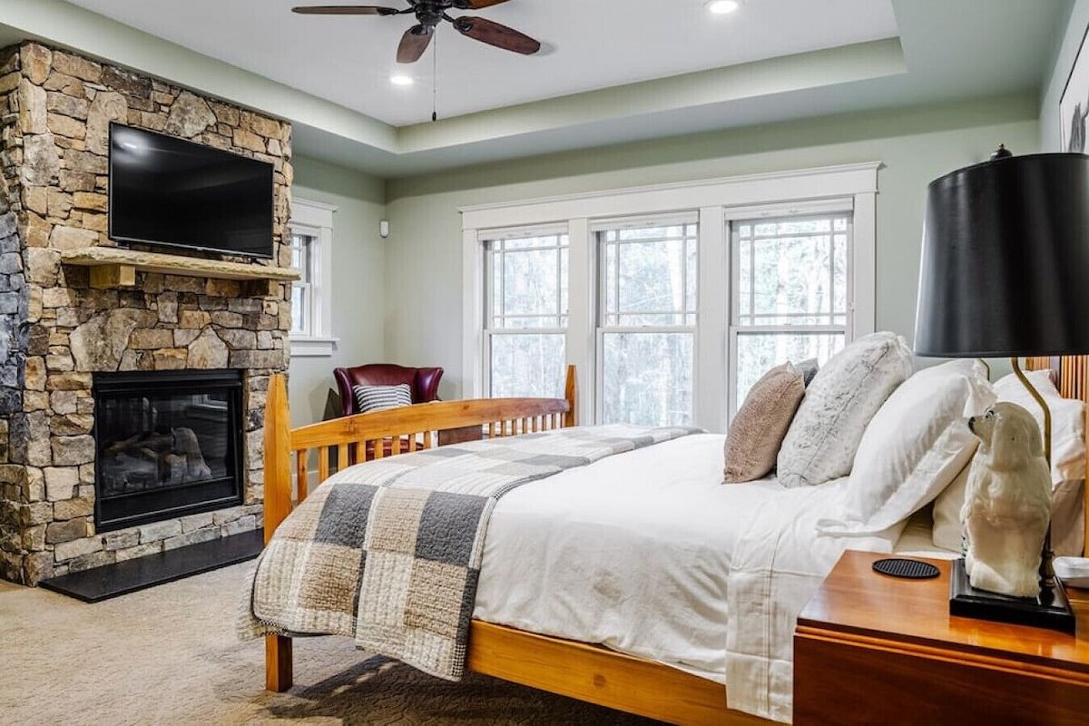 5-Star Private Home-Game Room-Hot Tub-3 Acres gallery image 5