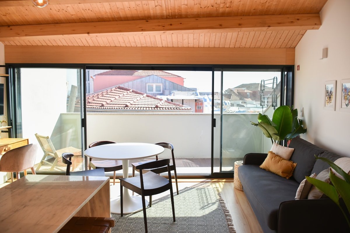 Sunny penthouse jacuzzi 2 bedrooms, center gallery image 2