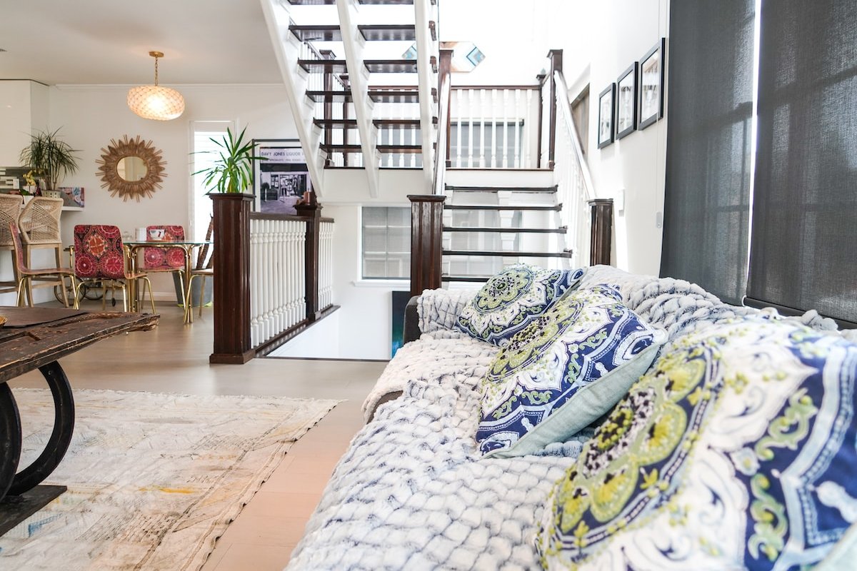 3 Story hideaway right in the Heart of Venice gallery image 3