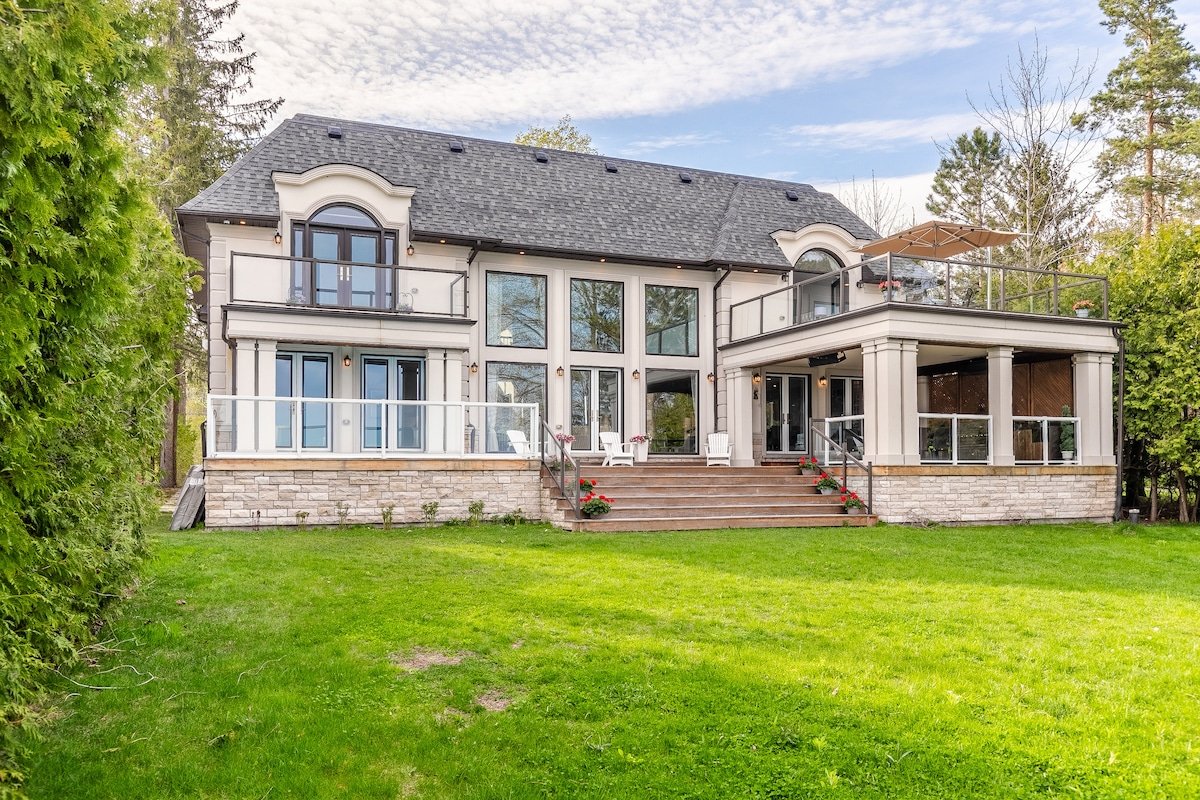 Luxury Waterfront Cottage