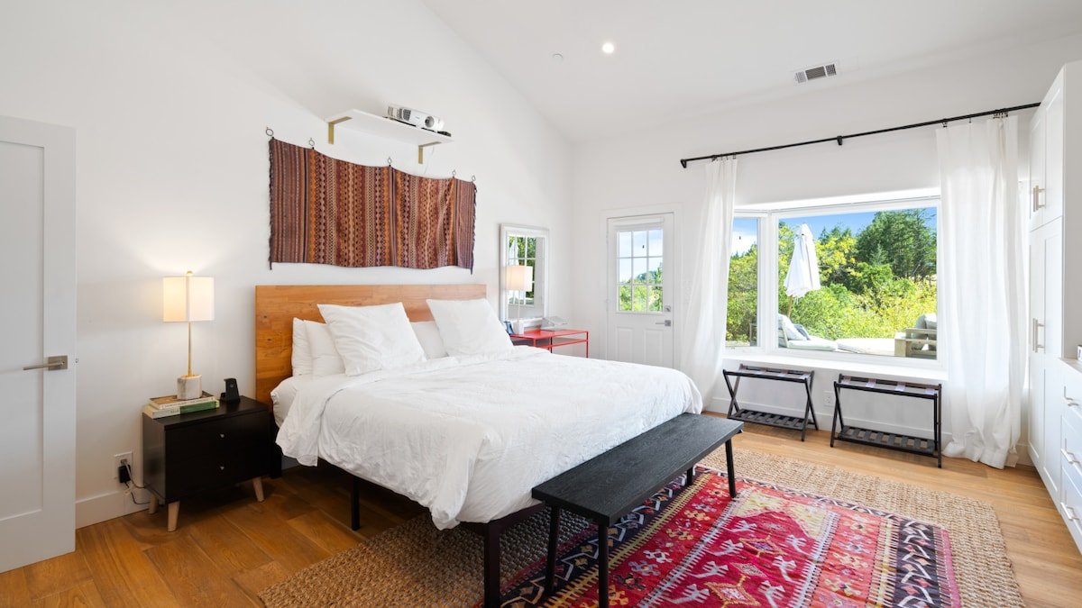 Honey Farm Retreat in Healdsburg gallery image 2