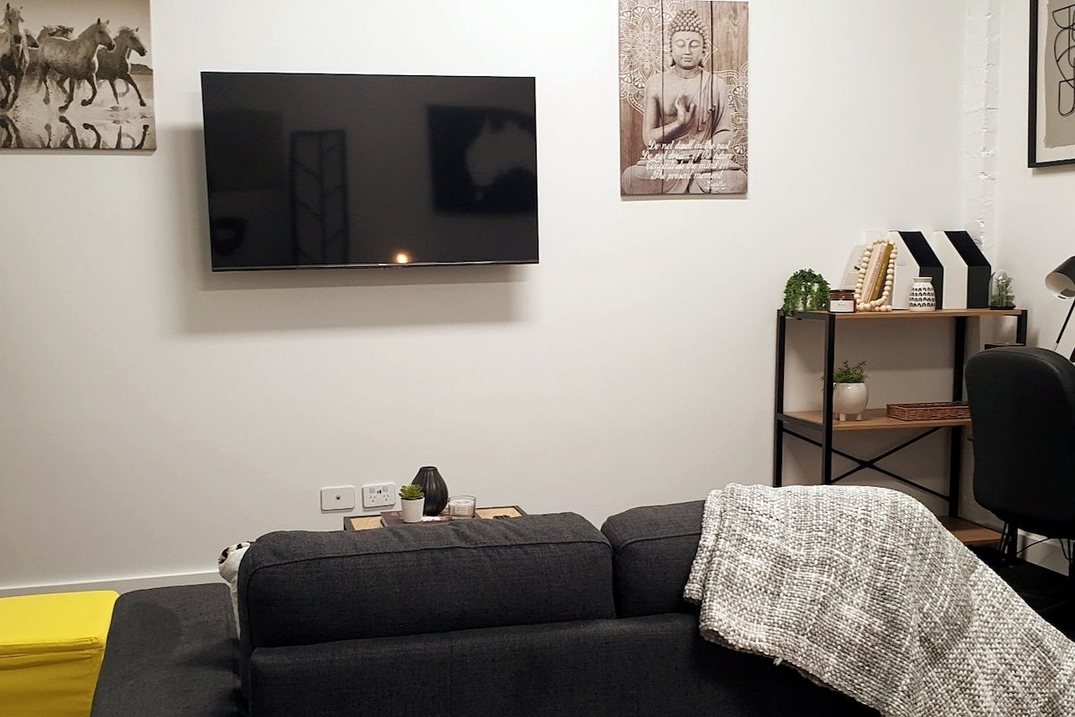 Whole Deluxe Studio Complex – Not Shared gallery image 4