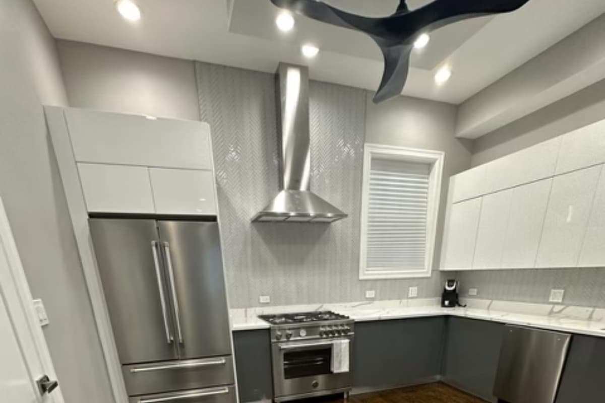 Stylish 6BR Oasis w/Private Coach House & Garage! gallery image 3