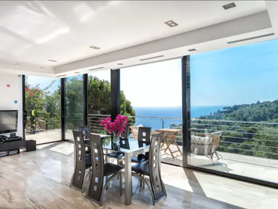 Spectacular views, pool, jacuzzi, private beach