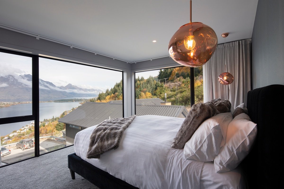 Aroha on Florence by Sotheby’s Luxury Rental Homes gallery image 2