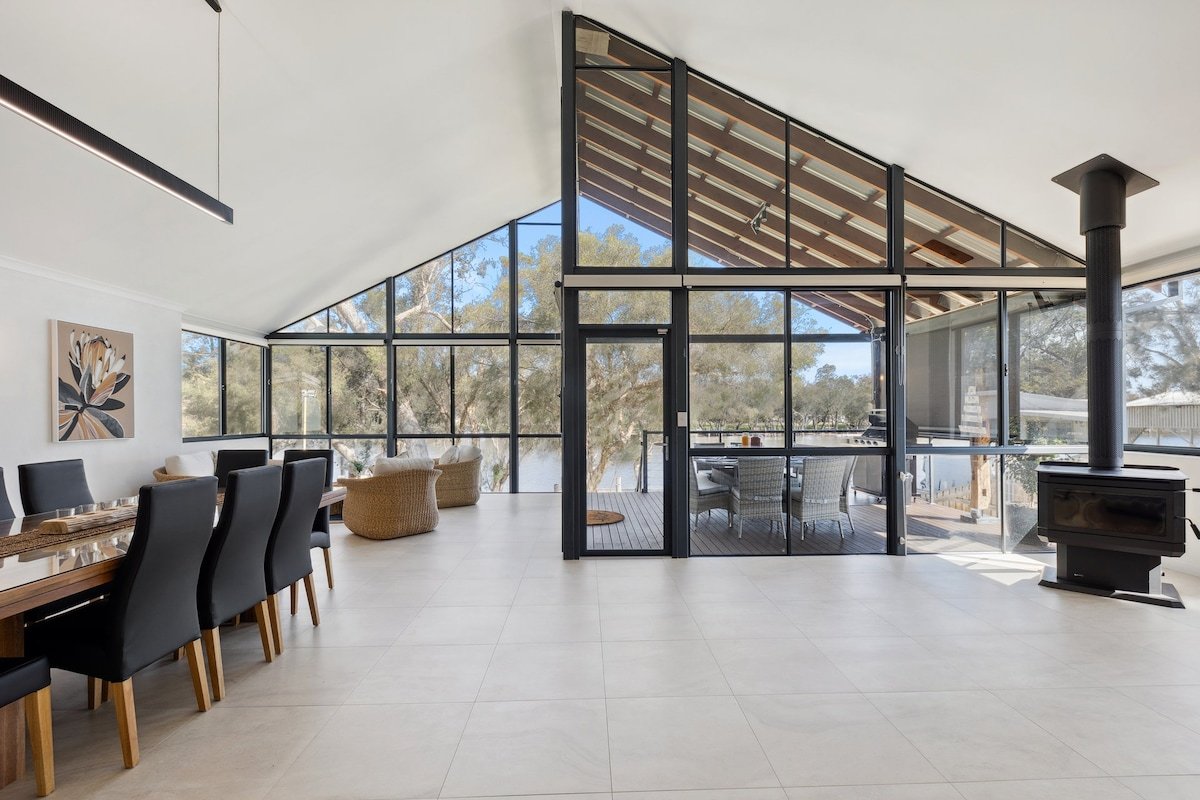 Luxury Riverside Escape with Private Jetty gallery image 3