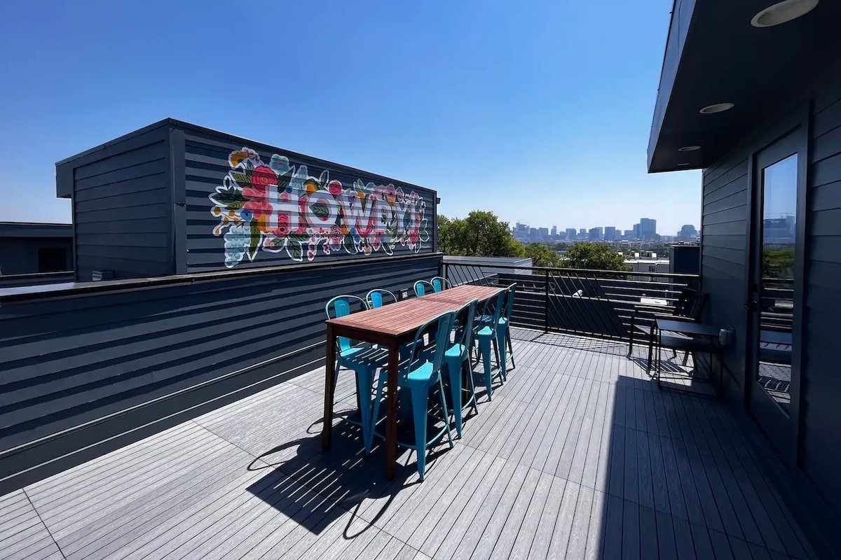 Two Downtown Homes 8 Bedrooms Incredible DT Views gallery image 3