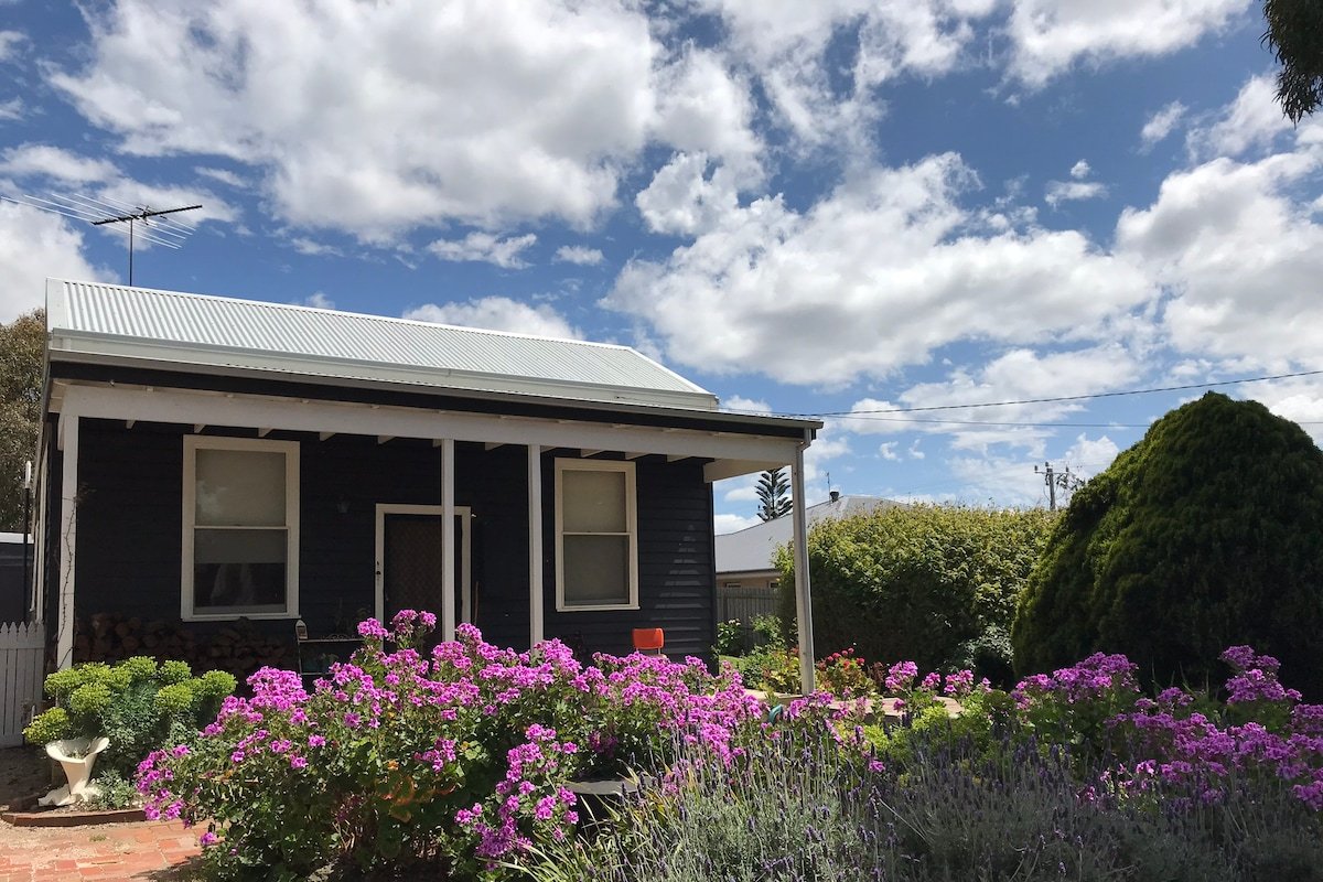 Barwon Stays – walk to beach, river, shops & golf gallery image 2