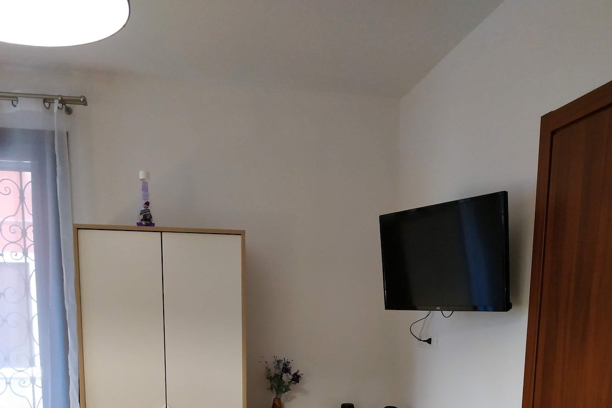 Guesthouse with 5 double rooms & ensuite bathrooms gallery image 4