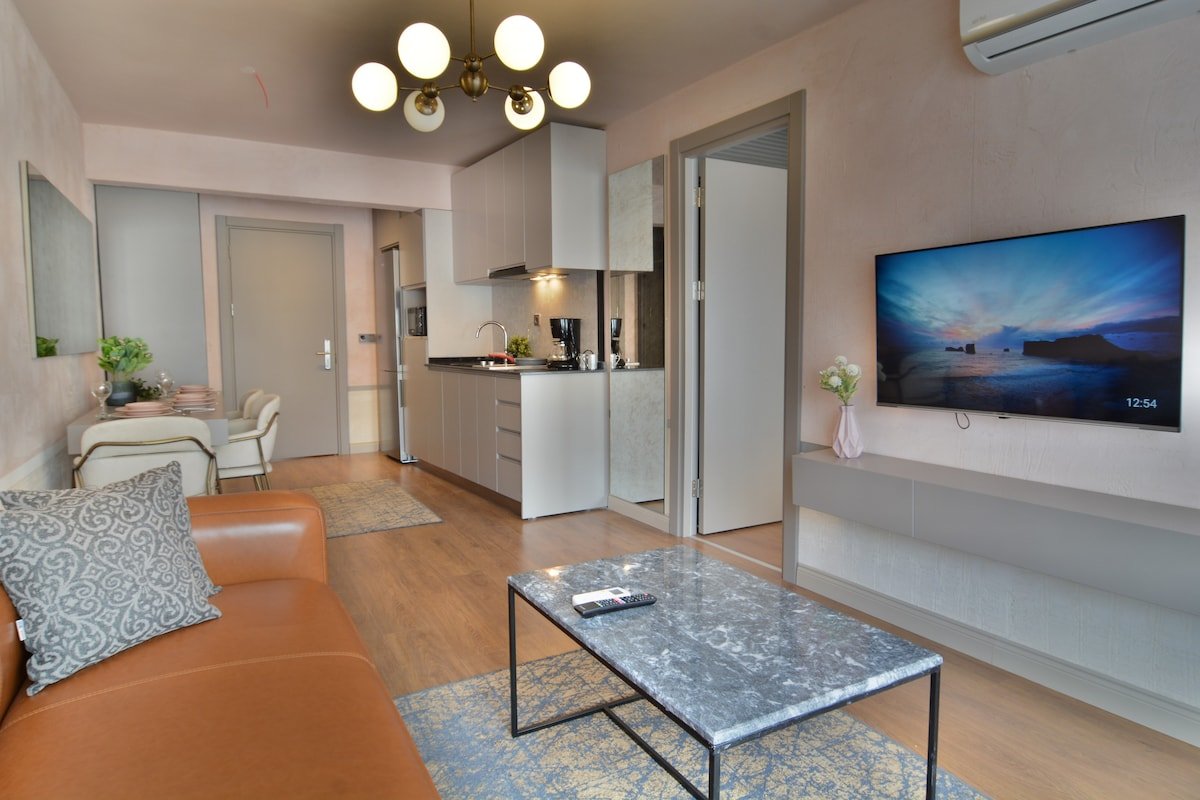 2B Perfect Location/2Jacuzzi gallery image 5