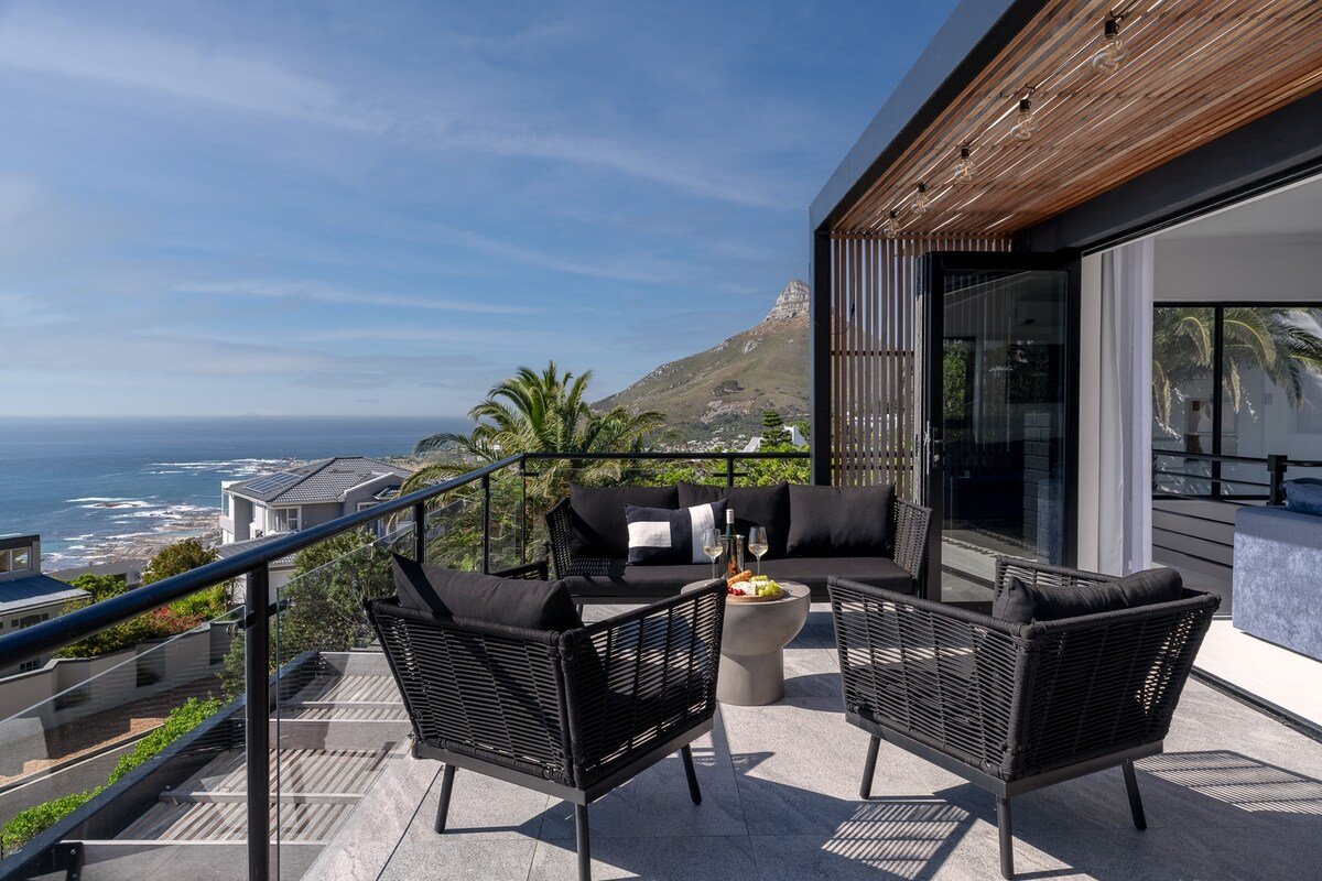 Camps Bay Villa | Ocean Views | Pool, Jacuzzi, Gym gallery image 4