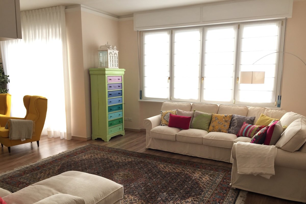 Fabulous 200sqm bright apartment San Francesco gallery image 3