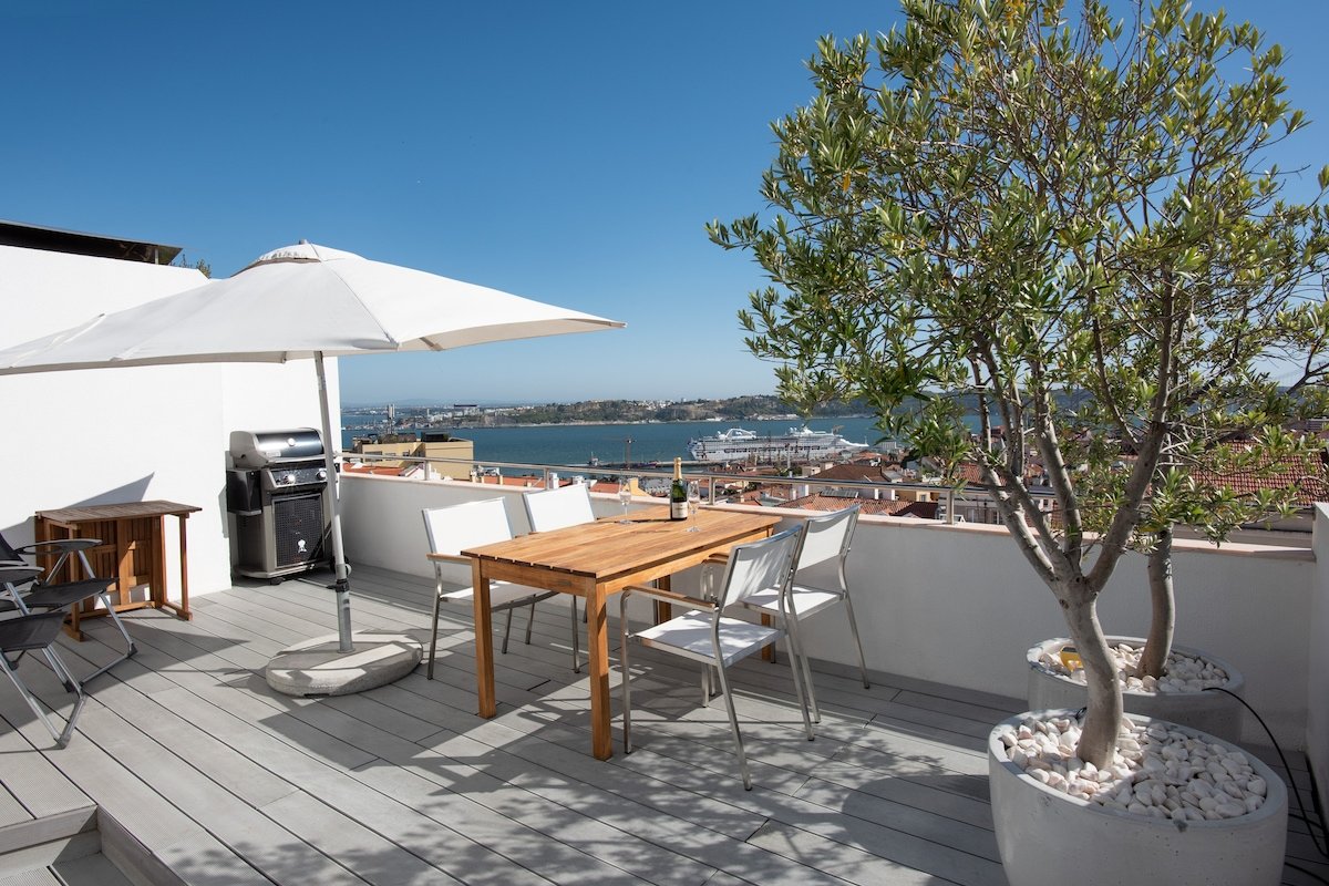River view penthouse in Lisbon gallery image 3