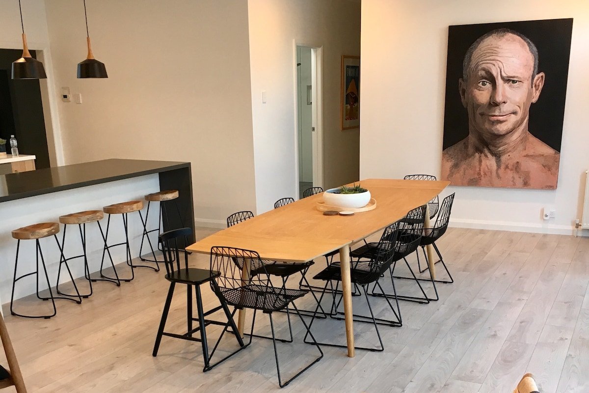 Resort Style 5 Bedroom Home in Old Torquay gallery image 5