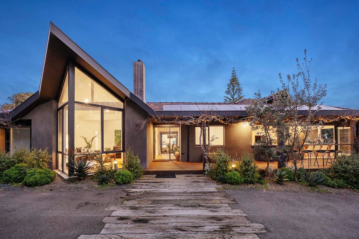 Galene Getaway Walk to Beach, Pool & Fire gallery image 3