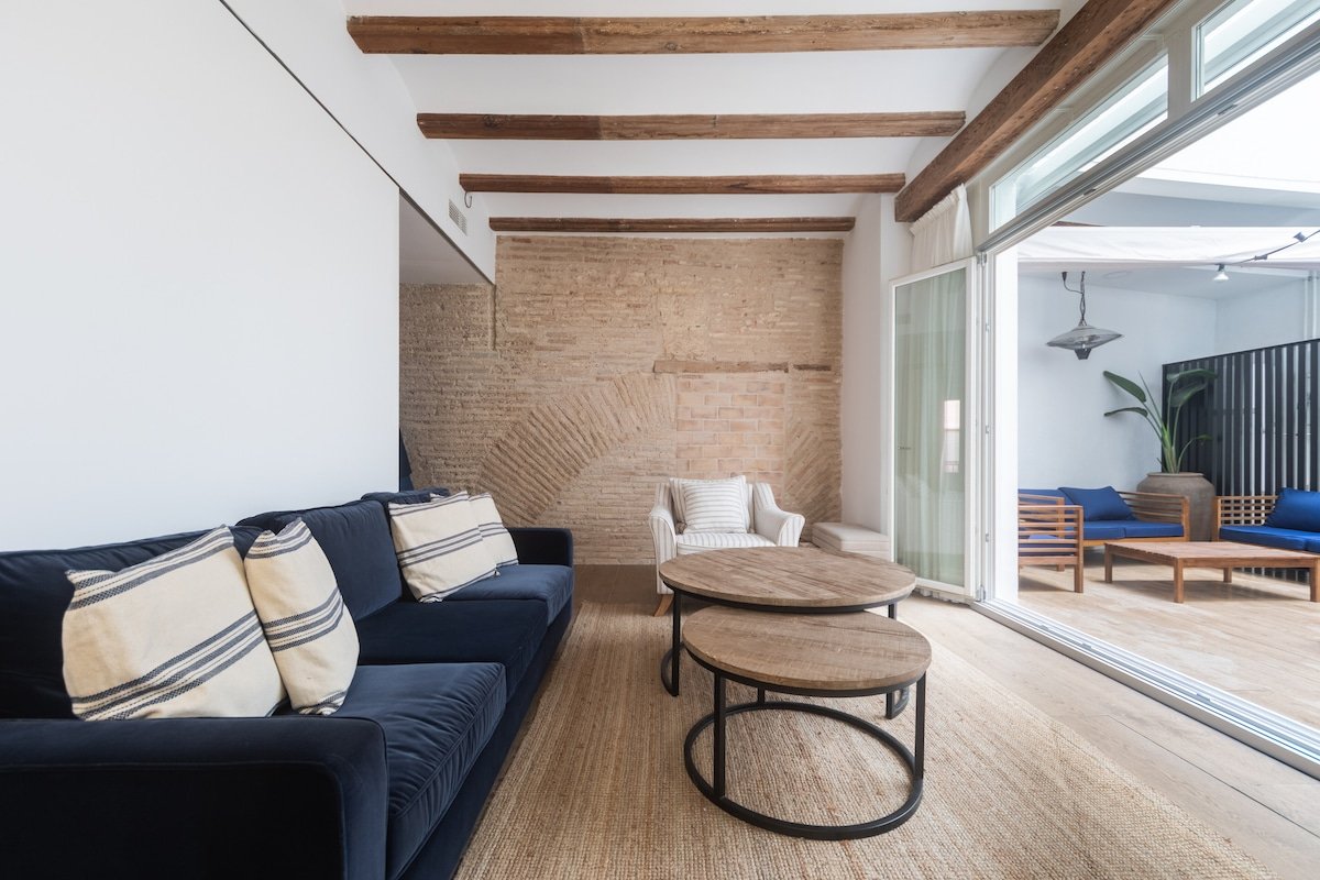 Downtown apartment with terrace gallery image 2