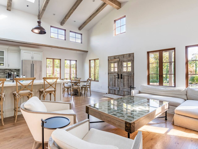 Exquisite luxury executive 3-suite cottage