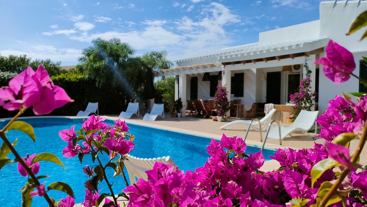 “ESCALe MINORQUINe” : villa de charme plage à pied gallery image 2