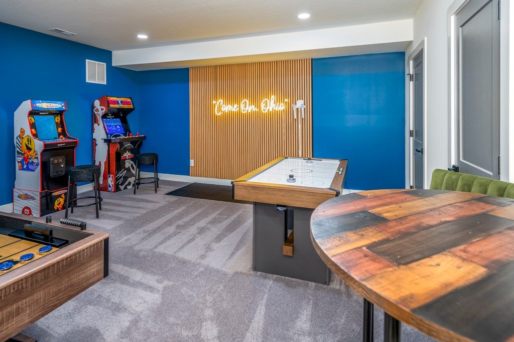 Club Columbus: Hot Tub, Game Room, Karaoke gallery image 5