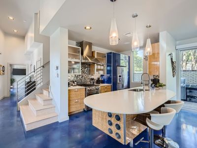 4BR, Hot Tub, Hypedome, 3-min to Downtown Austin