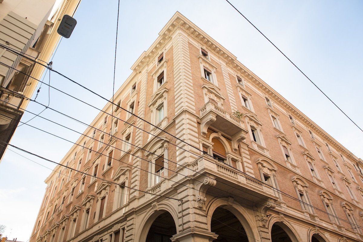 Enjoy Luxury Apt | Design nel centro di Bologna gallery image 4