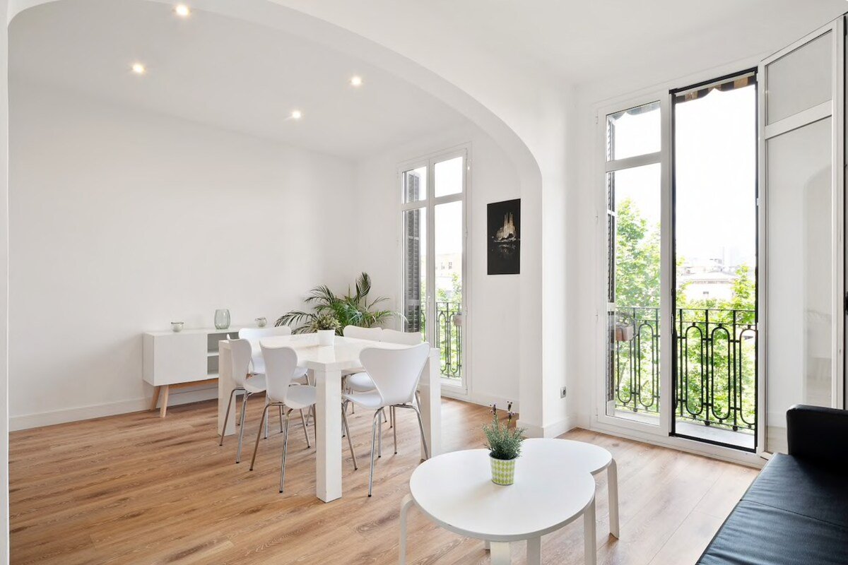 Delightful 2B apartment with views of Tibidabo! gallery image 5