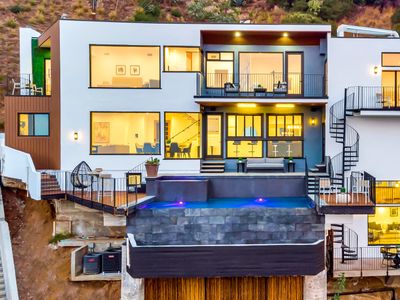 Modern Villa sunset Plaza