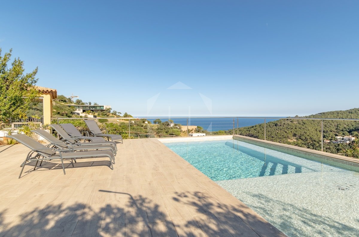 Pura Vida – Villa 4 bedrooms AC, seaviews & pool gallery image 2