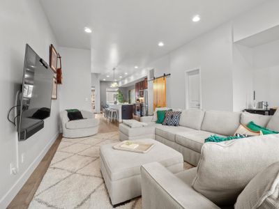 Bright & Modern Townhome Near Empower – Hot Tub!