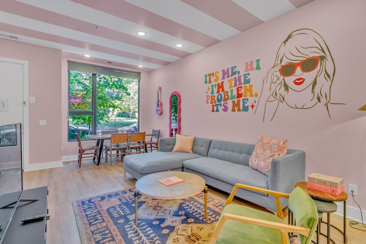 The NEW Swiftie Suite: Music Row Manor w/12 Beds! gallery image 3