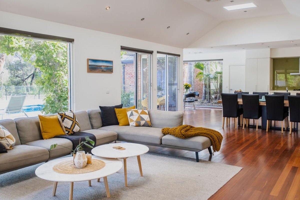 Pool – Spa – Basketball Court – Climbing Equipment gallery image 3