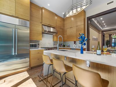 Large 5br 3.5ba, Chef’s Kitchen, Backyard