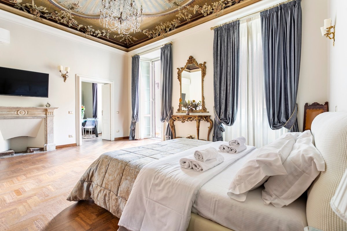 Original Frescoed Ceilings of 1900 gallery image 2