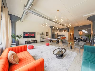 Massive Luxury 5BR Loft Near McCormick | 12 Guests