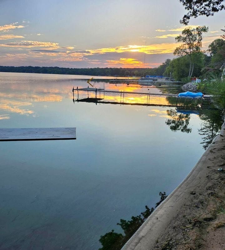 3 BR on Lake with Sunset Views, Lake Toys and Dock gallery image 5