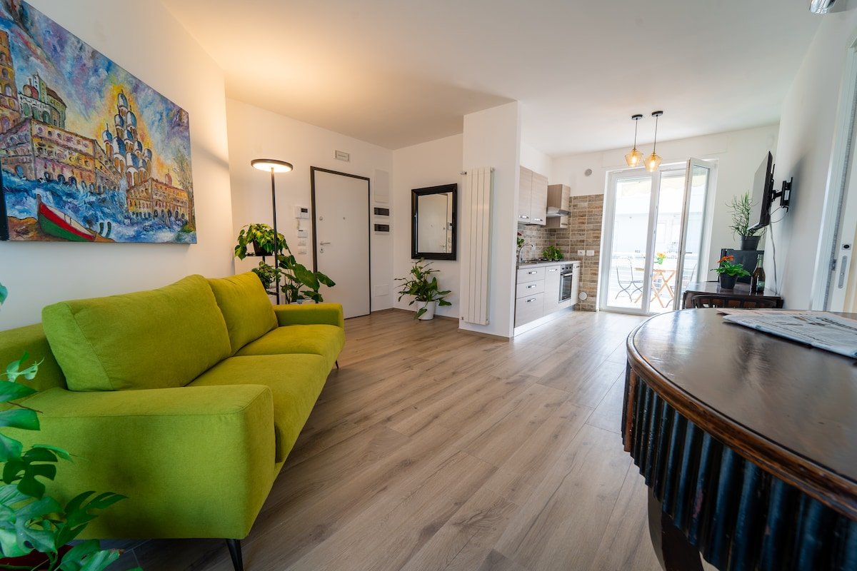 2apartments in the same building gallery image 2