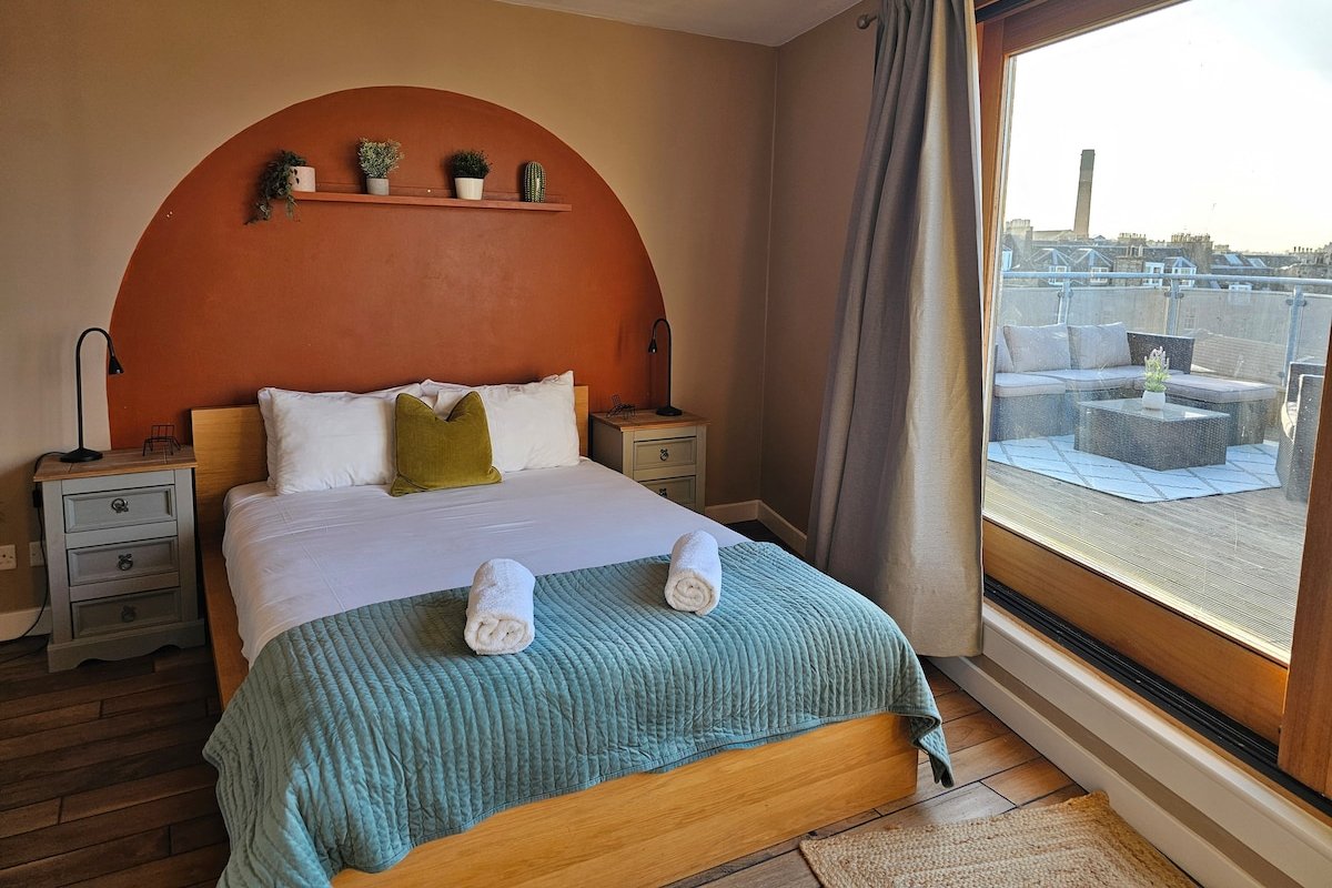 Rooftop Retreat gallery image 5