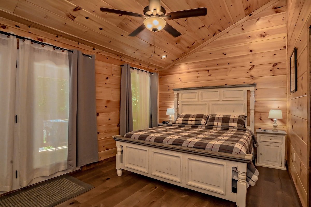 Take A Break: VIEWS*Secluded*Games*HotTub*Wifi*Fir gallery image 4